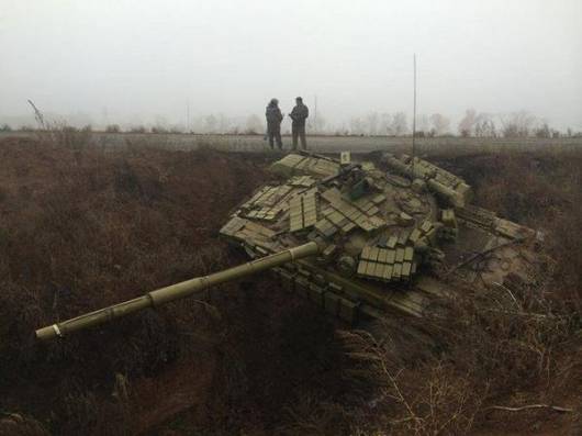 Ров Яценюка "поймал" первые танки - украинские